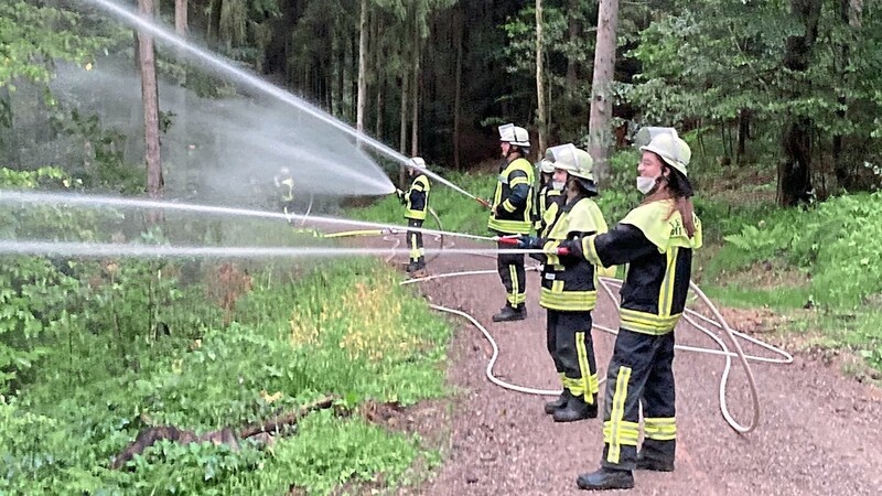 Nur 20 Minuten nach Eintreffen kam aus allen Strahlrohren Wasser.