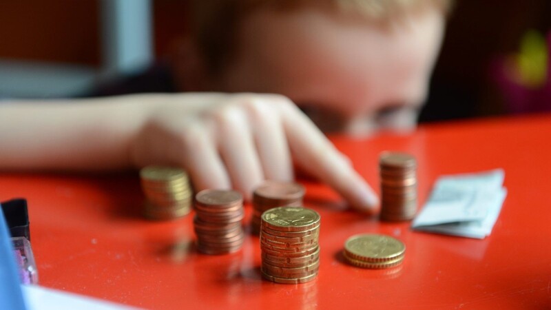 Immer mehr Kinder sind in Deutschland von Armut betroffen. (Symbolbild)