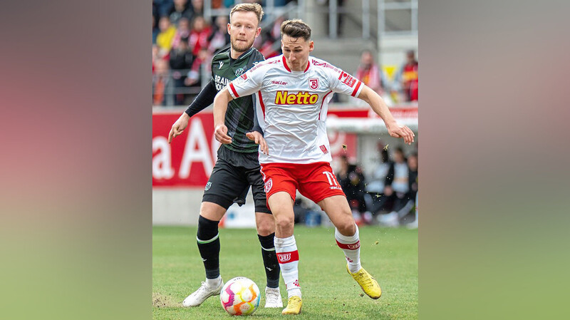 Gegen Hannover wussten Konrad Faber (r.) und der Jahn spielerisch und kämpferisch zu überzeugen. Diese Leistung darf freilich kein Einzelfall bleiben.