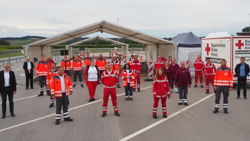 Landrat Werner Bumeder hat eine starke Truppe an seiner Seite.