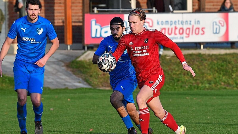 Erstmals in dieser Saison in der Landesliga Mitte hatte der TSV Seebach (rotes Trikot) gegen den SC Ettmannsdorf auf der heimischen Waldsportanlage das Nachsehen.