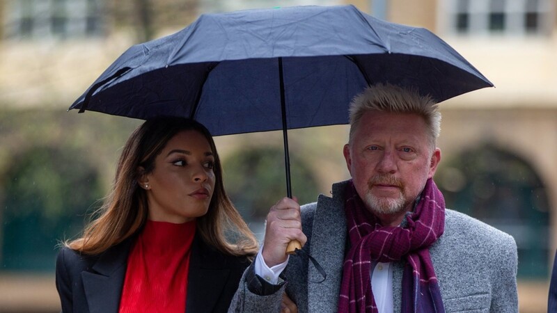 Boris Becker und seine Lebensgefährtin Lilian De Carvalho Monteiro am Mittwoch auf dem Weg ins Gericht. Sollte Becker verurteilt werden, drohen ihm bis zu sieben Jahre Haft.