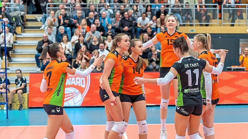 Dass NawaRo Straubing in der kommenden Saison wieder in der Bundesliga spielt, ist derzeit unwahrscheinlich. Doch wohin führt der Weg der Volleyballerinnen?