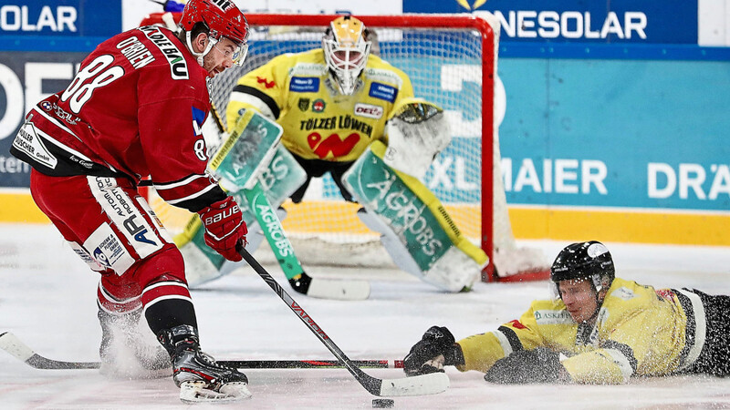 TÖLZ AM BODEN, LANDSHUT OBENAUF - der Schein trügt ganz gewaltig. EVL-Torjäger Zach O'Brien tat im Schlussdrittel wenigstens noch was für die persönliche Statistik und markierte gerade 19 Sekunden nach Wiederbeginn mit dem 1:4 seinen 35. Saisontreffer.