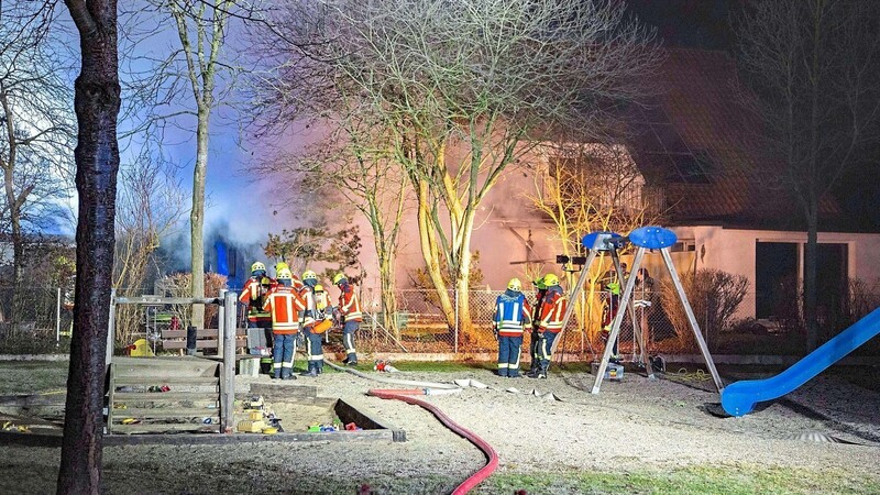 In der Zugspitzstraße war am Donnerstagabend ein Brand ausgebrochen, bei dem eine Person ums Leben gekommen ist.