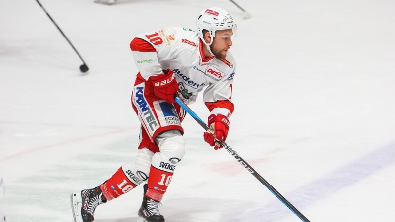 Angreifer Tomá? Schwamberger bleibt auch in der kommenden DEL2-Saison bei den Eisbären Regensburg.