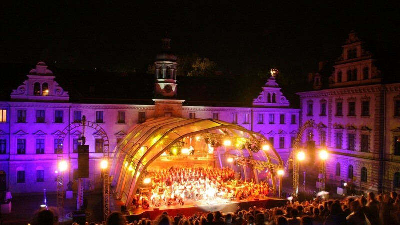 Mehrere Veranstaltungen der Schlossfestspiele müssen auf den Sommer 2022 verschoben werden.