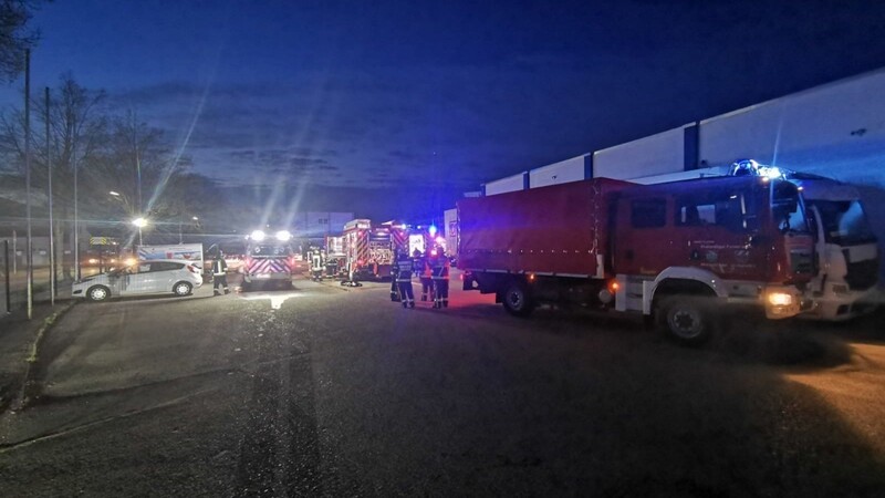 Über 70 Feuerwehrleute waren am frühen Freitagmorgen im Einsatz.