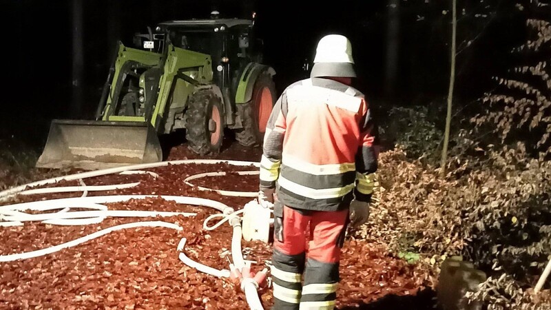 Ausgangssituation der Übung: Die Feuerwehren fanden eine verunglückte Zugmaschine mit verletzten und vermissten Personen vor.