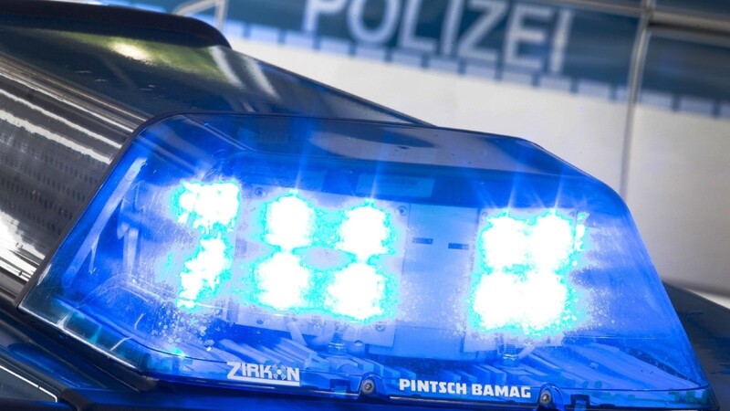 Ein 23-jähriger Afghane aus dem Landkreis Dingolfing-Landau soll hinter dem Übergriff auf ein 16-jähriges Mädchen in Straubing stecken (Symbolbild).