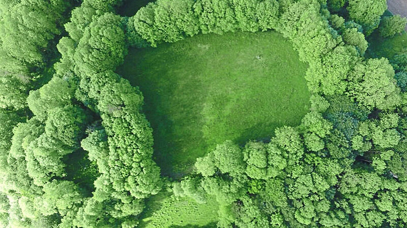 Die Aufnahme zeigt das Gelände der Straßburg mit dem vereinseigenen Copter. Das Gelände der Straßburg umfasst rund 41.000 Quadratmeter (Im Vergleich: die Burg Trausnitz hat rund 26.000 Quadratmeter).  F