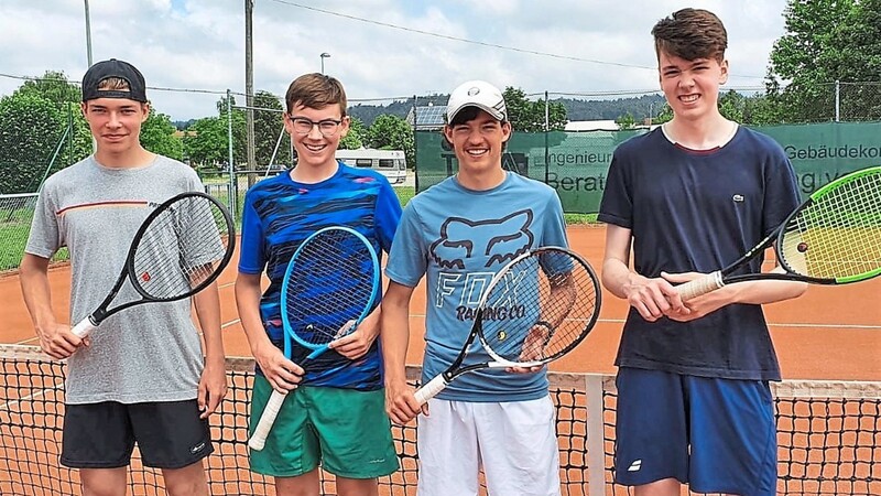 Die überzeugenden Junioren 18 mit (v. l.) Felix Miedl, Marvin Weinzierl, Fabian Hans und Michael Moser (TSV Metten).