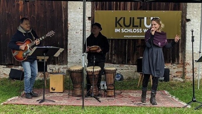 Schottenloher, Amannsberger und Waldner boten tolle Musik im Schlosspark in Wörth.