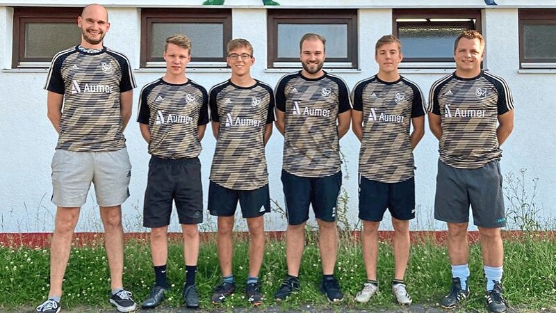 Trainer Martin Landeck mit Florian Rehmet, Philipp Schreiner, Maximilian Rehmet, Christoph Spitzer und Julian Maier (von rechts).