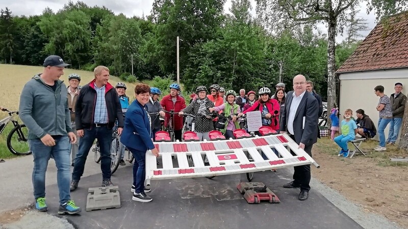 Weg mit der Absperrung: Der Radweg zwischen Frankenberg und Gfäll wurde freigegeben.