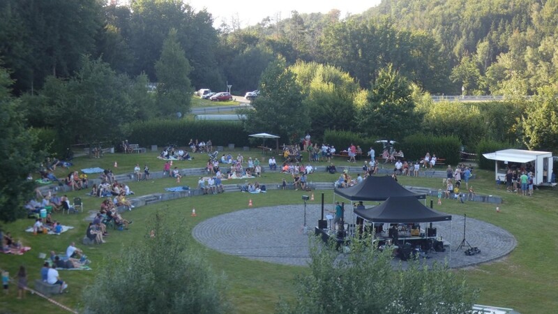 Der Promenadenplatz diente als Veranstaltungsort und der Drachensee bot die passende Kulisse.