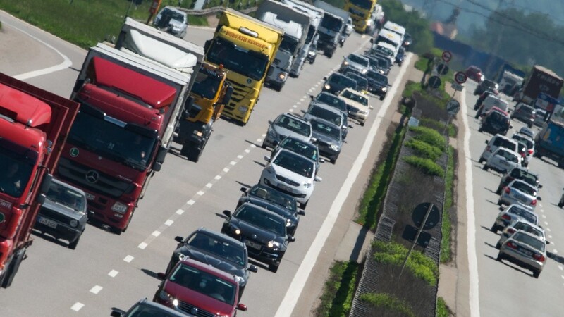 Lkw-Unfall am Mittwochmittag auf der Autobahn A3 bei Passau. (Symbolbild)