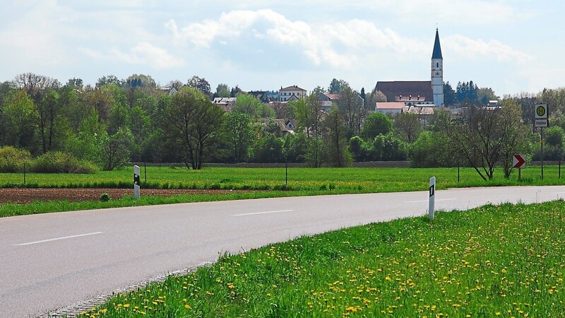 Der Markt Velden kann heuer auf eine 1250-jährige Geschichte zurückblicken. Die früheste Nennung des Ortsnamens in der Form "feldin" findet sich in historischen Dokumenten des Bistums Freisung.