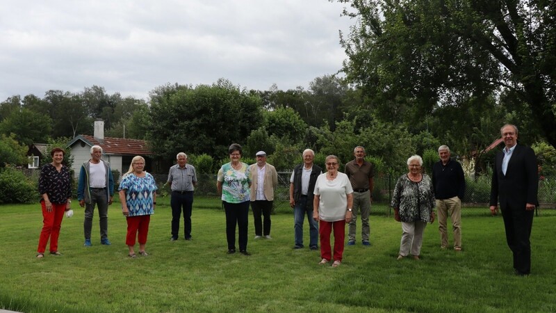 Die neuen Beiräte Gerhard Federl (2.v.r.), Christa Primbs (3.v.r) , Peter Ries (2.v.l.) und Michael Matejka (4.v.l.) stellten sich bei der Sitzung vor.