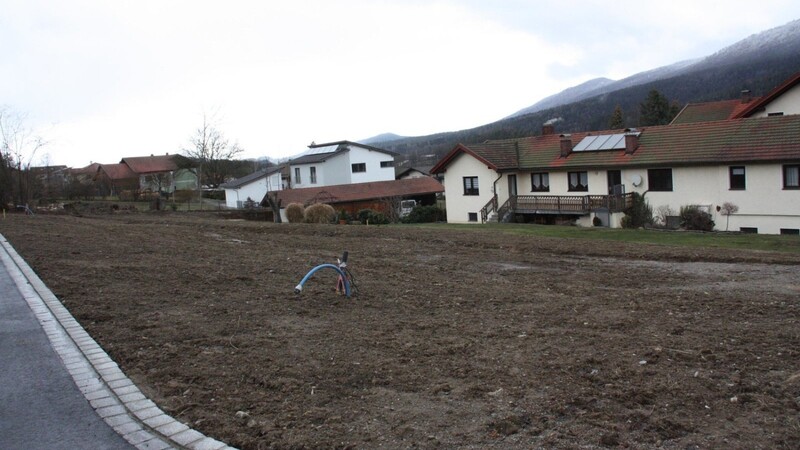 Die neuen Bauparzellen der Gemeinde werden vermessen und können umgehend dann bebaut werden.