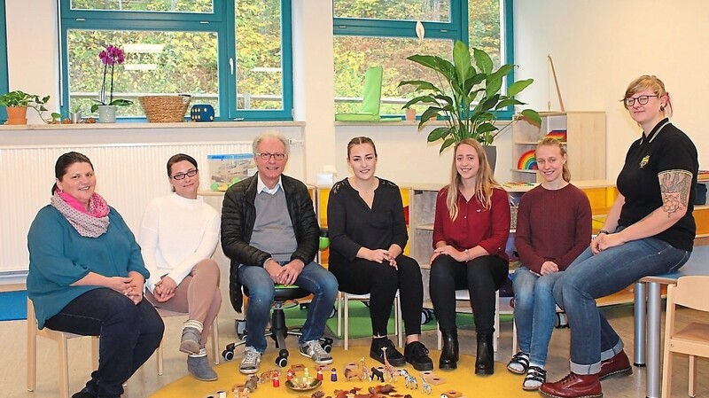 Die beiden Gruppen führen Anne Schröer (von rechts), Johanna Steinbeis, Lena Kerscher, Milena Nelz, Stefanie Hake (2. von links) und Elfriede Rhode (links).