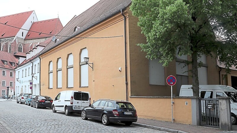 Auf dem Areal der Turnhalle will die benachbarte Lebenshilfe neue Räume für die Verwaltung schaffen.