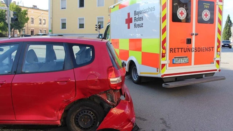 Bei Rotlicht über die Ampel: Dadurch kam es am Mittwoch in Straubing zu einem Unfall.