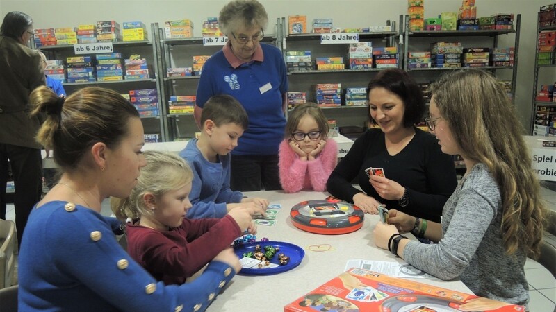 Viel Spaß hatten die Kinder mit dem lustigen Auf und Ab beim "Uno-Flash".