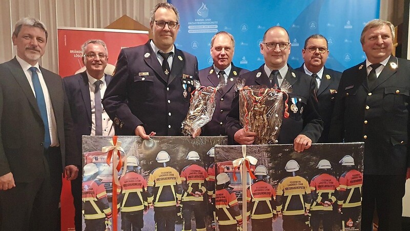 Christian Bauer (Dritter von rechts) und KBM Michael Sturm (Dritter von links) wurden in der Versammlung offiziell verabschiedet.