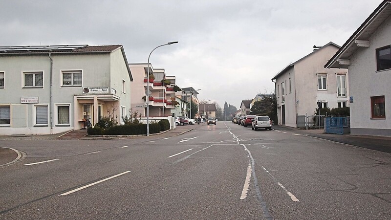 Die Geratsberger Straße ist für eine Verkehrsberuhigung viel zu breit. Daher erste Maßnahme: Verschmälern.