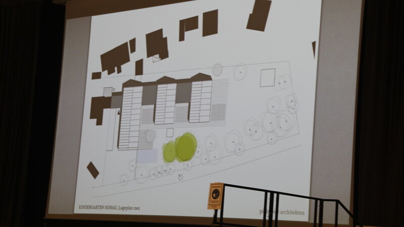 So sieht die geplante Erweiterung und Sanierung der Kindertagesstätte Sossau auf dem Plan aus: Neben dem bestehenden linken Gebäude werden zwei kürzere Neubauten entstehen.
