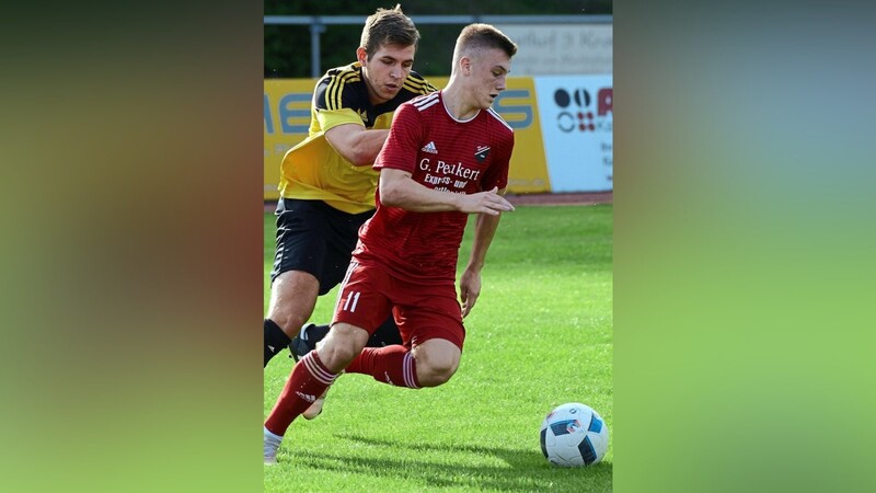 Nach zuvor neun Spielen ohne Niederlage erwischte es die Seebacher um Simon Griesbeck (rotes Trikot) am vergangenen Spieltag beim 0:1 in Ettmannsdorf. Nun will das Team von Trainer Beppo Eibl heute im Heimspiel gegen den 1. FC Bad Kötzting gleich wieder in die Erfolgsspur zurückkehren.