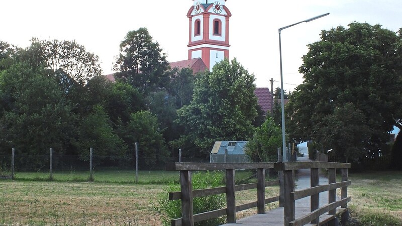 Gottvertrauen braucht, wer momentan den Steg am Kirchenweg passiert.