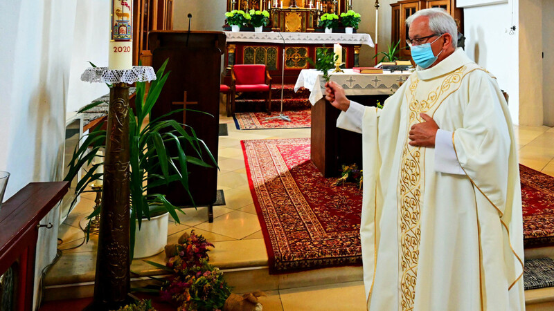 Die Segnung der Kräuterbüschel hat eine lange Tradition. Sie werden in den Häusern als sichtbarer Segen Gottes ausgehängt - als Schutz vor Krankheit und Gewitter.