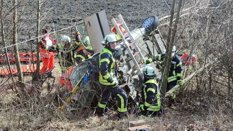 Die Fahrerin wurde bei dem Unfall schwer verletzt.