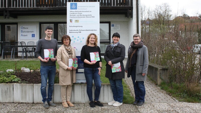 Simon Pux, Renate Hecht, Tamara Kager, Anne Wild und Patricia Bachl (von links) halten mit ihrem Engagement die unBehinderten Kulturtage am Laufen und bauen die Workshops immer weiter aus.