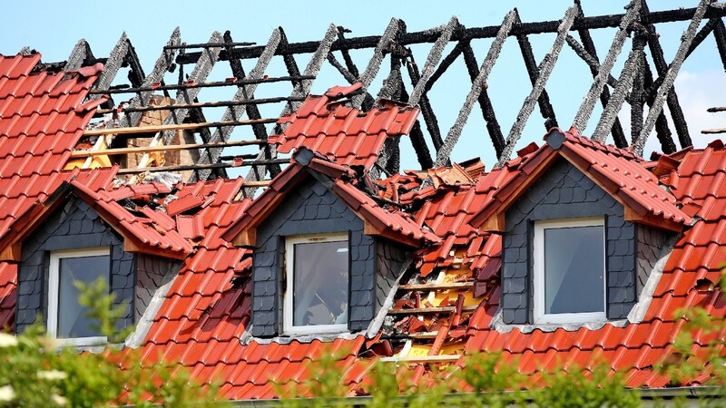 Rechtsextreme Straftaten, wie hier auf die Asylunterkunft in Tröglitz, haben in Deutschland stark zugenommen.