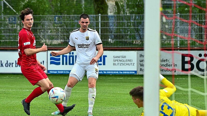 Auch Vilzings Lucas Chrubasik (Mitte) hatte in Rain am Lech kein Schussglück.