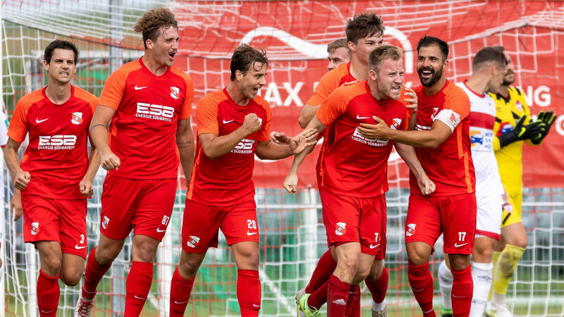 Die SpVgg Hankofen-Hailing ist nach dem Sieg gegen Türkspor Augsburg Tabellenführer der Bayernliga Süd.