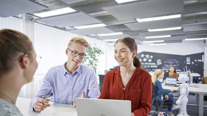 Die Berufsinformationstage des BMW Group Werks Dingolfing finden am 3. und 17. Juli digital statt.