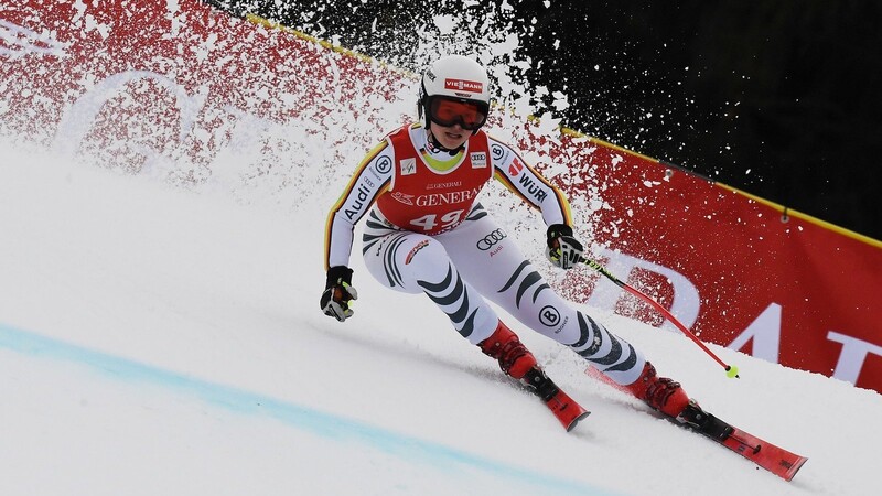 Eine Woche nach ihrem Sieg bei der deutschen Jugendmeisterschaft feierte Anna Schillinger vom SWC Regensburg am Samstag ihr Weltcup-Debüt beim Super-G in Garmisch.