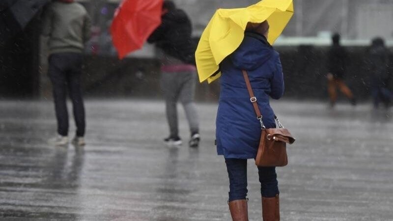 Stürmisch, wechselhaft und kalt präsentiert sich das Wetter im Freistaat in diesen Tagen. (Symbolbild)