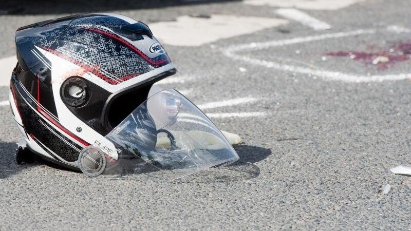 Im Landkreis Freyung-Grafenau stürzte ein Motorradfahrer schwer (Symbolbild).