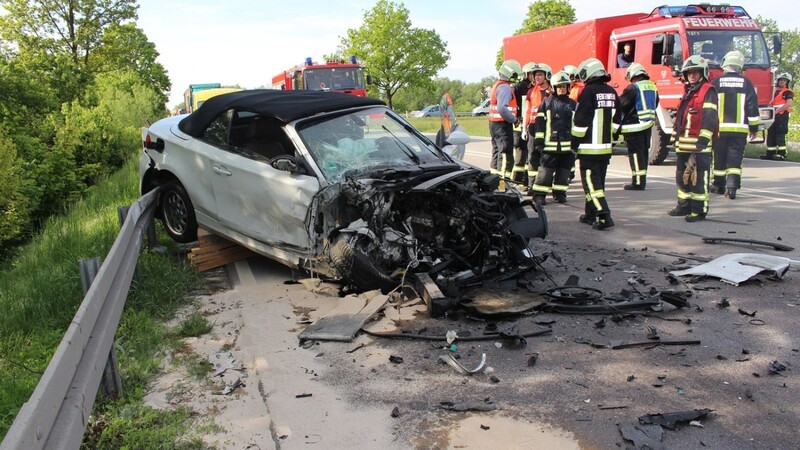 Im Einsatz waren an der Unfallstelle Löschzug Zentrum, Ittling und FFW Reibersdorf, THW mit VSA Anhänger.