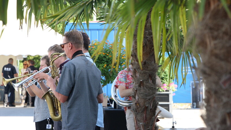 Urlaubs-Flair Am Hagen mit der Neutral Ground Brass Band.