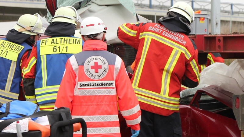 Das Übungs-Szenario: Ein Auto war auf einen Lastwagen aufgefahren.