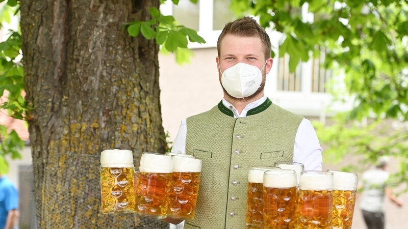 In bayerischen Landkreisen und Städten darf mit einer stabilen Sieben-Tage-Inzidenz unter 100 die Außengastronomie wieder öffnen.