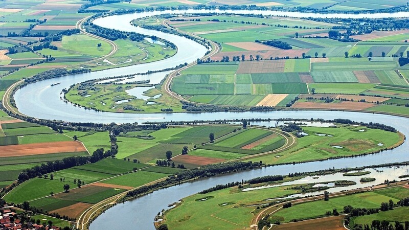 Um die niederbayerischen Unterlieger entlang der Donau zu schützen, soll in Wörthhof offenbar ein gigantischer Flutpolder entstehen. Der BBV Regensburg hält diesen Ansatz für überholt, unsinnig und unfair.