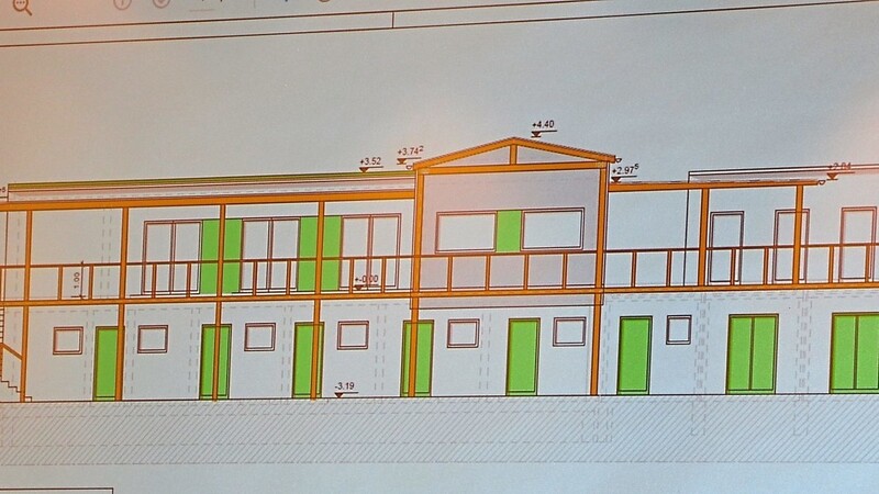 Die planerische Außenansicht des neuen TSV-Vereinsheims mit den Umkleiden im Untergeschoß, dem Clublokal in der oberen Etage und dem Balkon mit der Aussicht auf den Sportplatz.