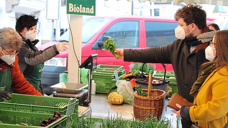 Samstagsritual für Florian Gruber und seine Freundin Daniela: Der Gang zum Bauernmarkt.